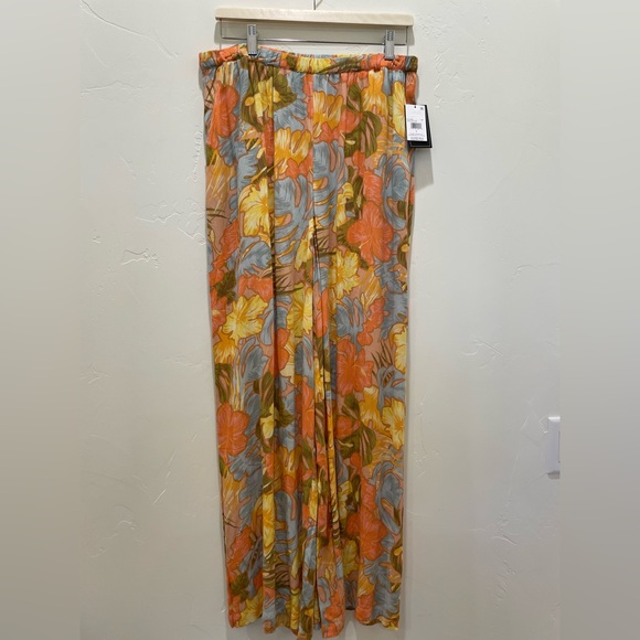 Volcom
Let's Luau Mid Rise Tropical Print Wide Leg Pants - Picture 3 of 4